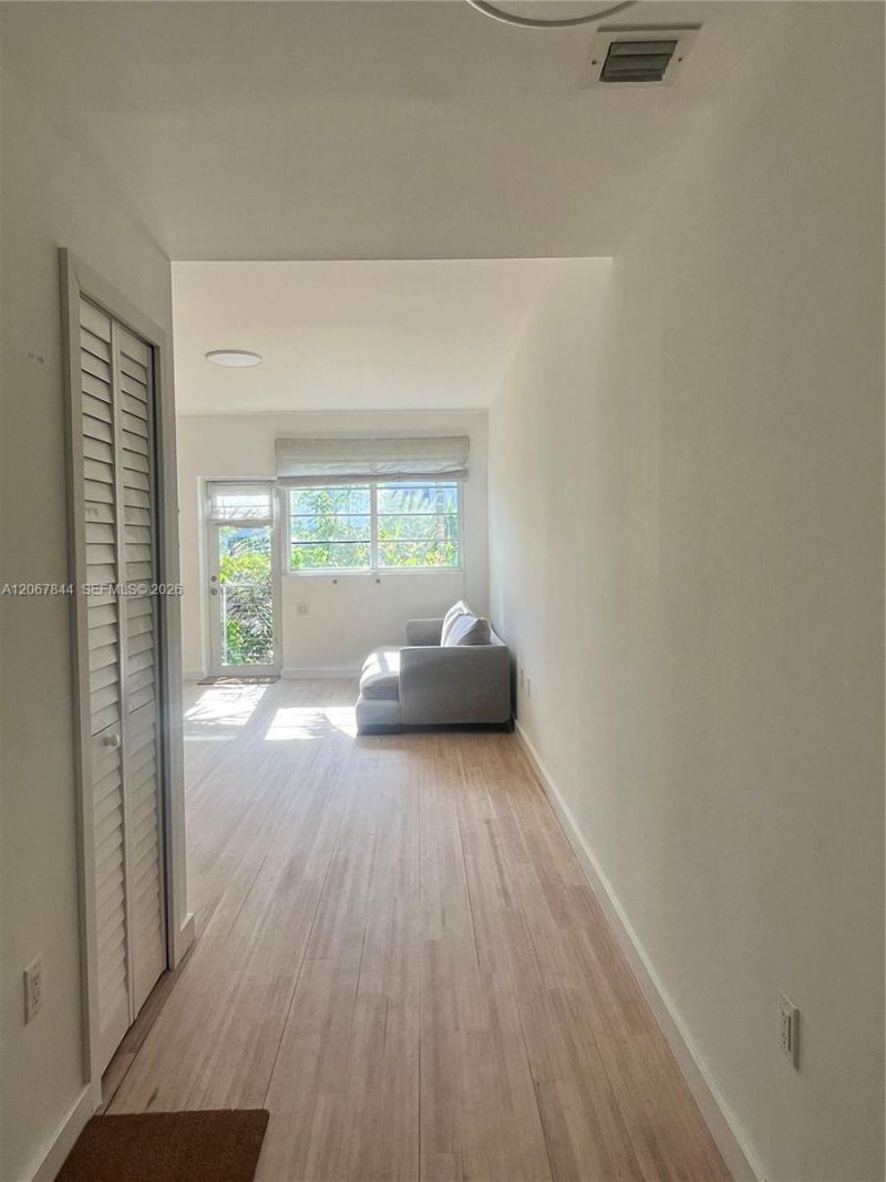 3917 N Meridian Ave, Unit 102, Miami Beach, FL 33140 Photo