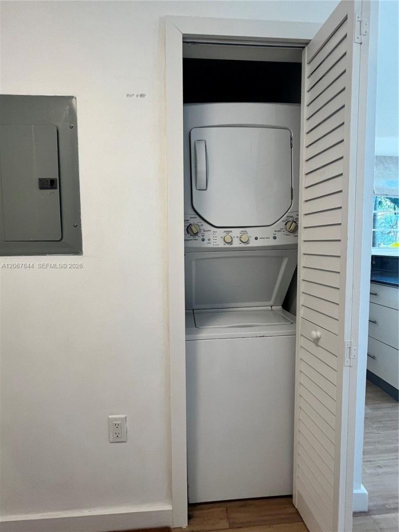 3917 N Meridian Ave, Unit 102, Miami Beach, FL 33140 Photo