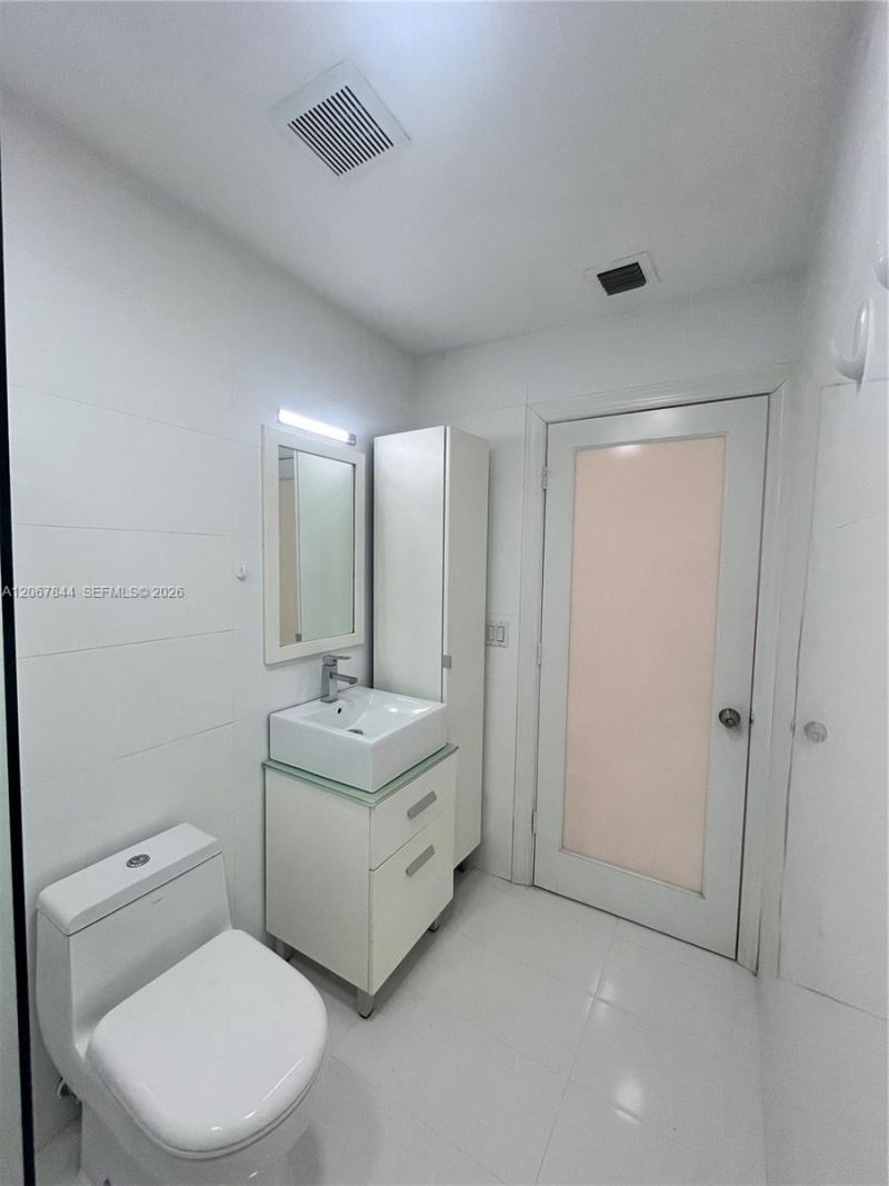 3917 N Meridian Ave, Unit 102, Miami Beach, FL 33140 Photo