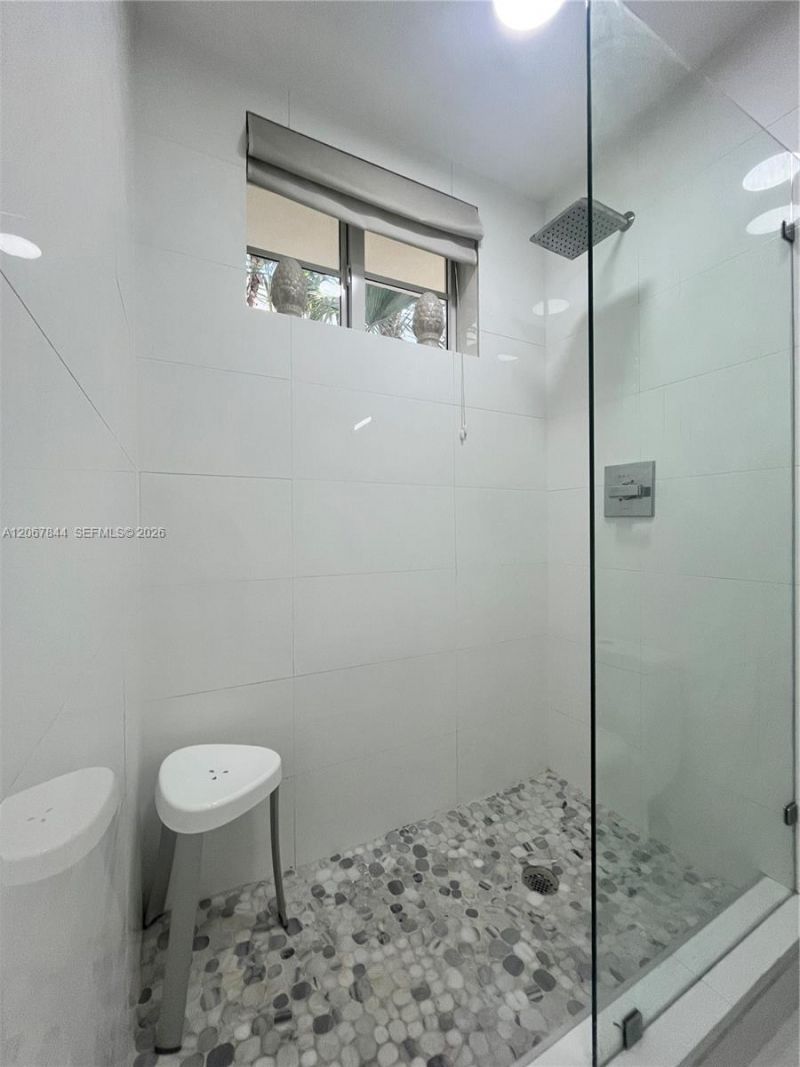 3917 N Meridian Ave, Unit 102, Miami Beach, FL 33140 Photo