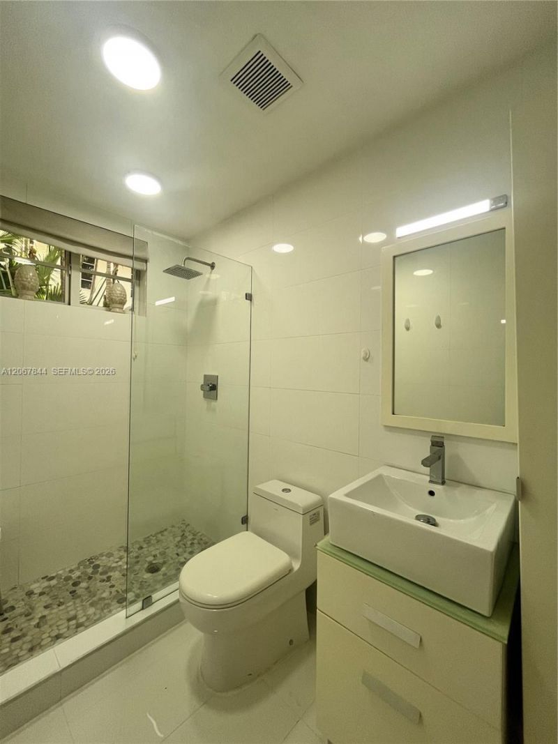 3917 N Meridian Ave, Unit 102, Miami Beach, FL 33140 Photo