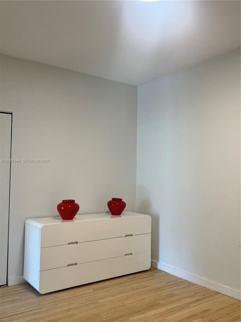 3917 N Meridian Ave, Unit 102, Miami Beach, FL 33140 Photo