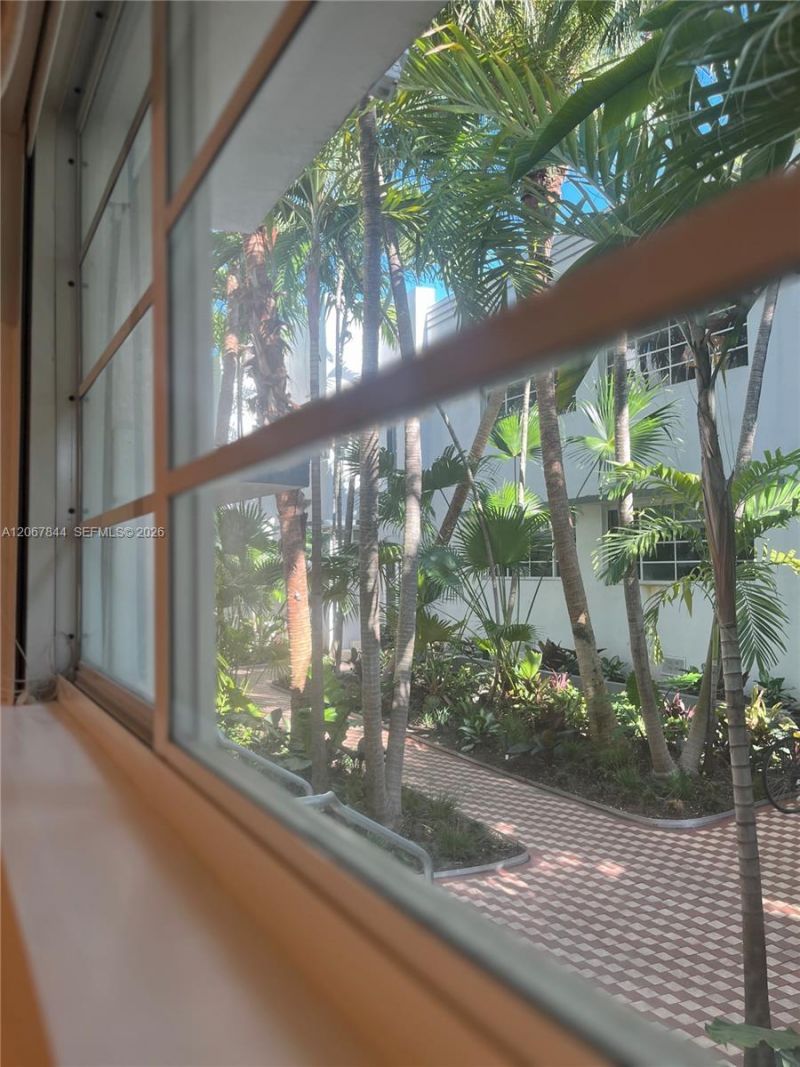 3917 N Meridian Ave, Unit 102, Miami Beach, FL 33140 Photo