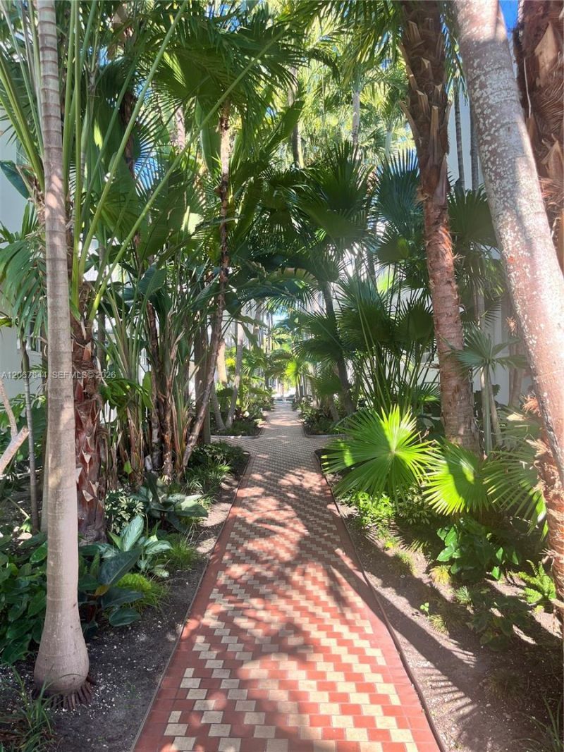 3917 N Meridian Ave, Unit 102, Miami Beach, FL 33140 Photo