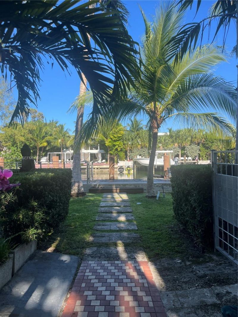 3917 N Meridian Ave, Unit 102, Miami Beach, FL 33140 Photo