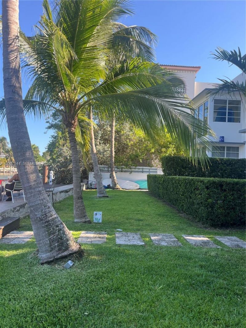 3917 N Meridian Ave, Unit 102, Miami Beach, FL 33140 Photo