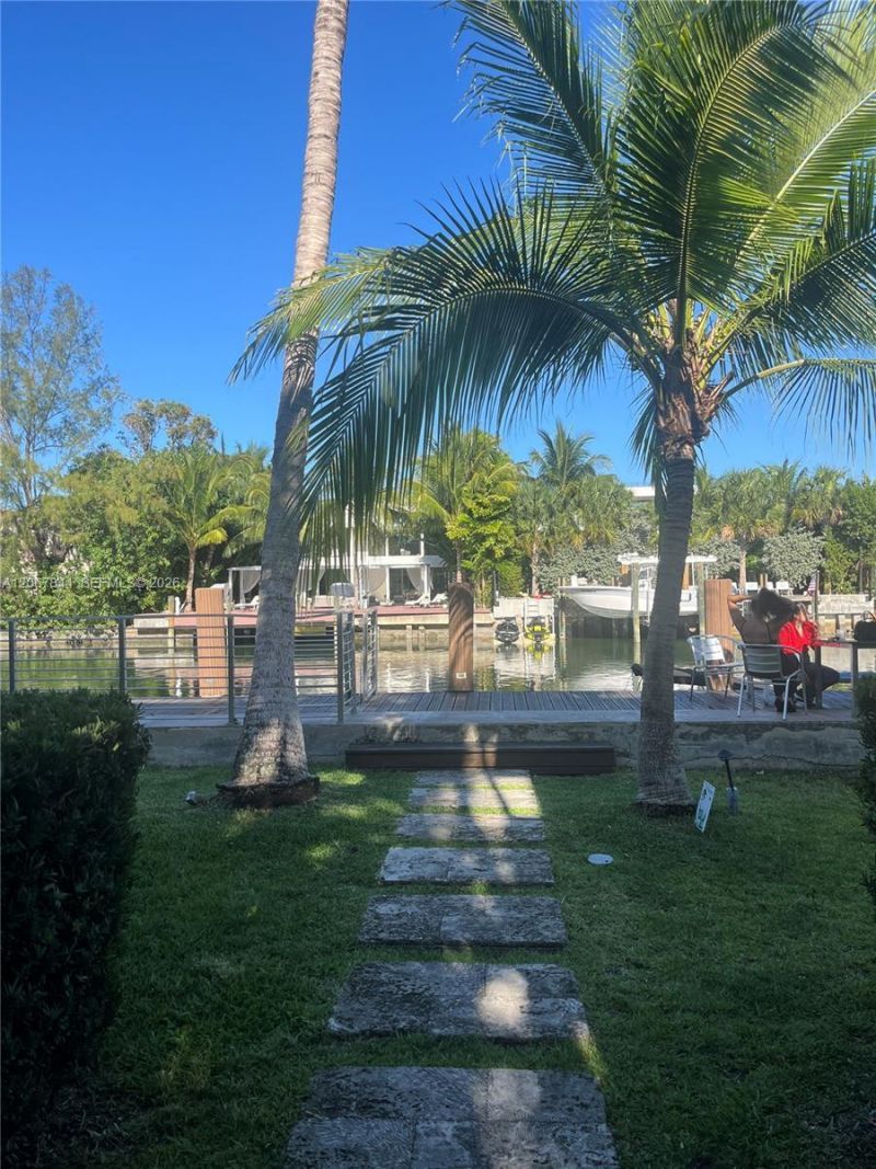 3917 N Meridian Ave, Unit 102, Miami Beach, FL 33140 Photo