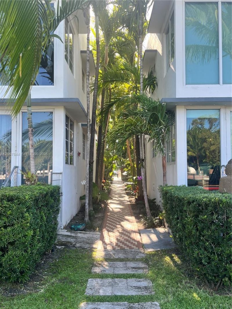 3917 N Meridian Ave, Unit 102, Miami Beach, FL 33140 Photo