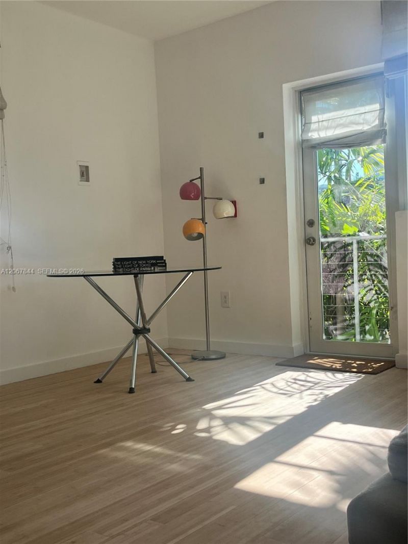 3917 N Meridian Ave, Unit 102, Miami Beach, FL 33140 Photo