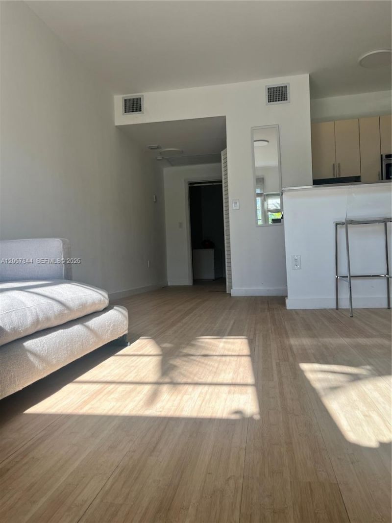 3917 N Meridian Ave, Unit 102, Miami Beach, FL 33140 Photo