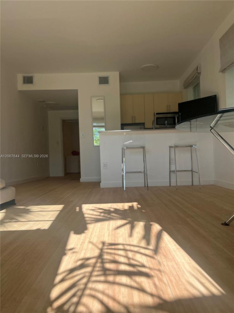 3917 N Meridian Ave, Unit 102, Miami Beach, FL 33140 Photo