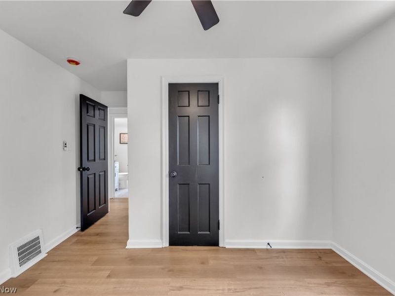 19505 Preston Road , Warrensville Heights, OH 44128 Photo 16