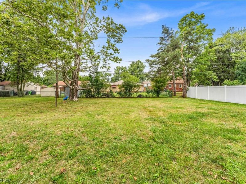 19505 Preston Road , Warrensville Heights, OH 44128 Photo 26