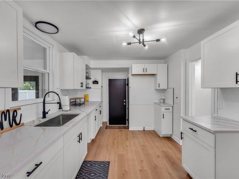 19505 Preston Road , Warrensville Heights, OH 44128 Photo 9