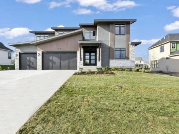 22041 W 99th Terrace, Lenexa, KS 66220