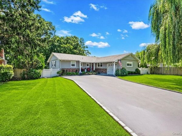 15 Locksley Lane, Nesconset, NY 11767