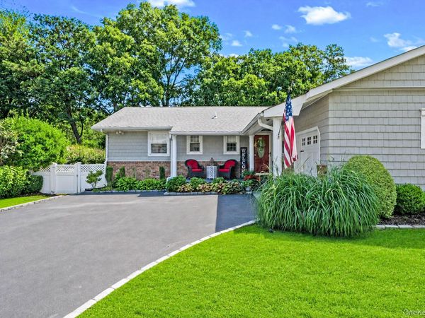 15 Locksley Lane, Nesconset, NY 11767