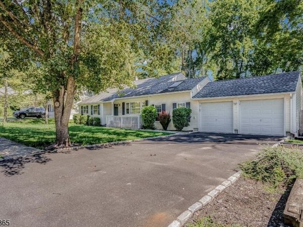 77 Pine St, Newton, NJ 07860