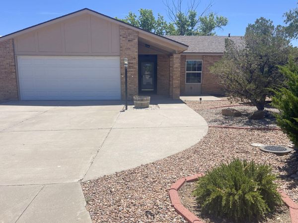 748 Saratoga Drive NE, Rio Rancho, NM 87124
