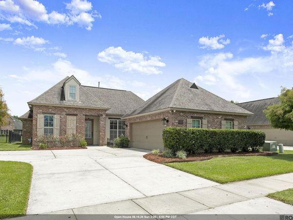 3240 Meadow Grove Ave, Zachary, LA 70791