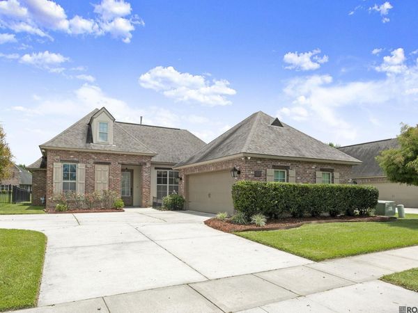 3240 Meadow Grove Ave, Zachary, LA 70791