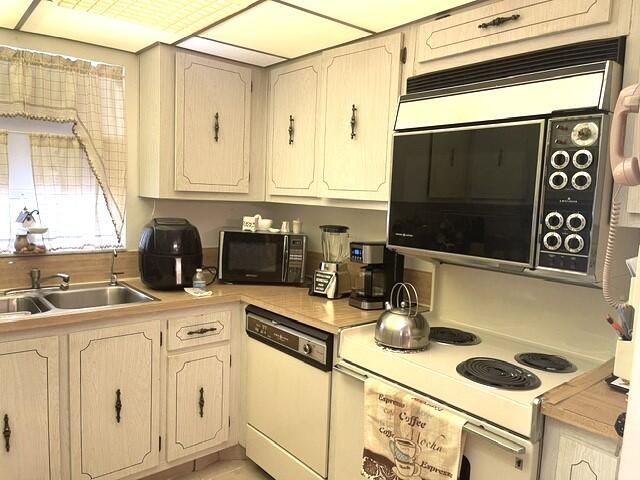 14339 Canalview Drive, Unit A, Delray Beach, FL 33484 Photo