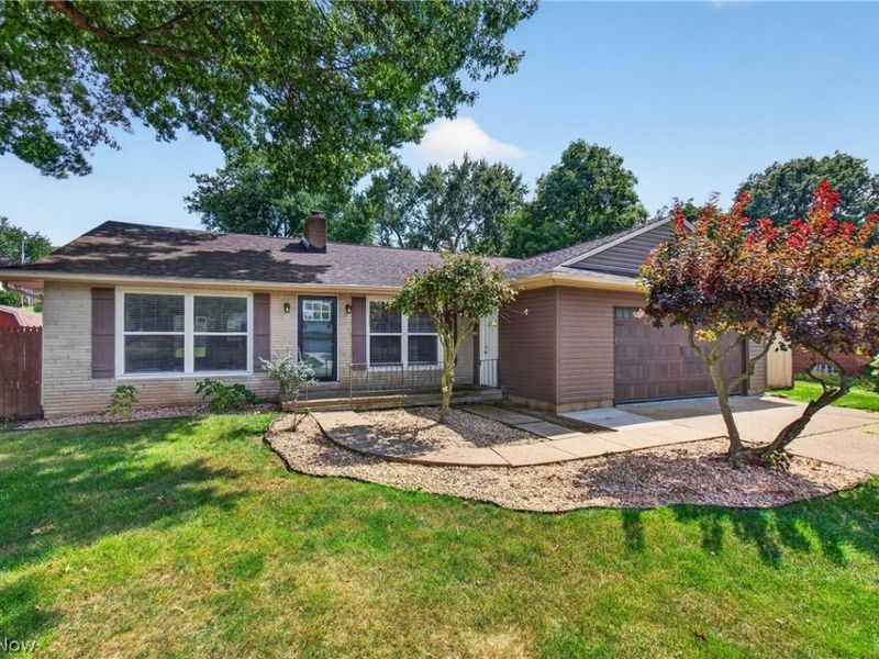 3321 Meadowwood Street NW, Massillon, OH 44646 Photo 1