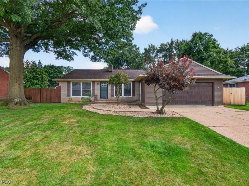 3321 Meadowwood Street NW, Massillon, OH 44646 Photo 2