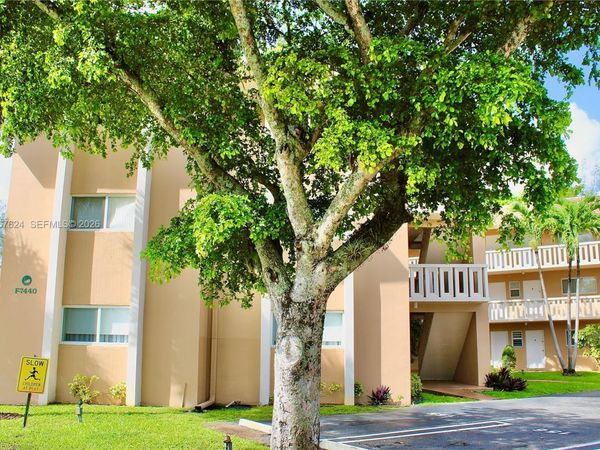 7440 Miami Lakes Dr, Unit F212, Miami Lakes, FL 33014