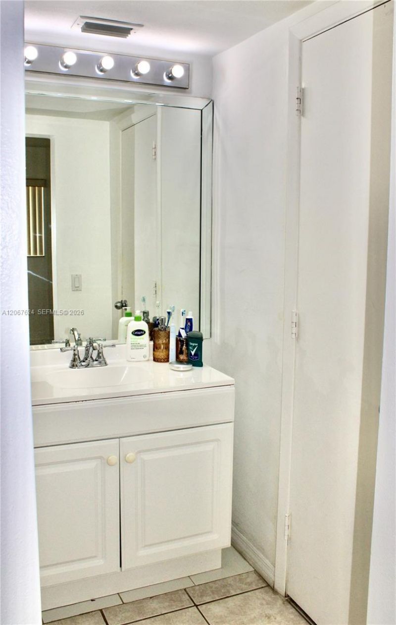 7440 Miami Lakes Dr, Unit F212, Miami Lakes, FL 33014 Photo