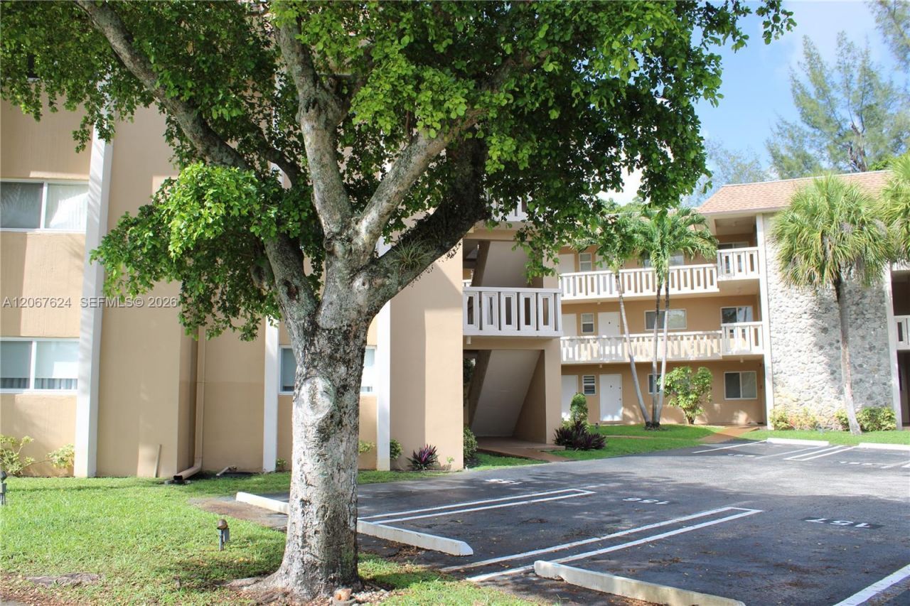 7440 Miami Lakes Dr, Unit F212, Miami Lakes, FL 33014 Photo