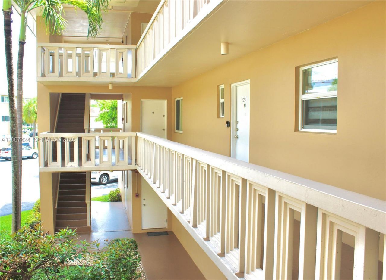 7440 Miami Lakes Dr, Unit F212, Miami Lakes, FL 33014 Photo