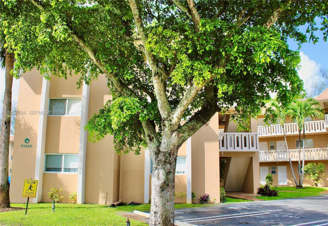 7440 Miami Lakes Dr, Unit F212, Miami Lakes, FL 33014 Photo