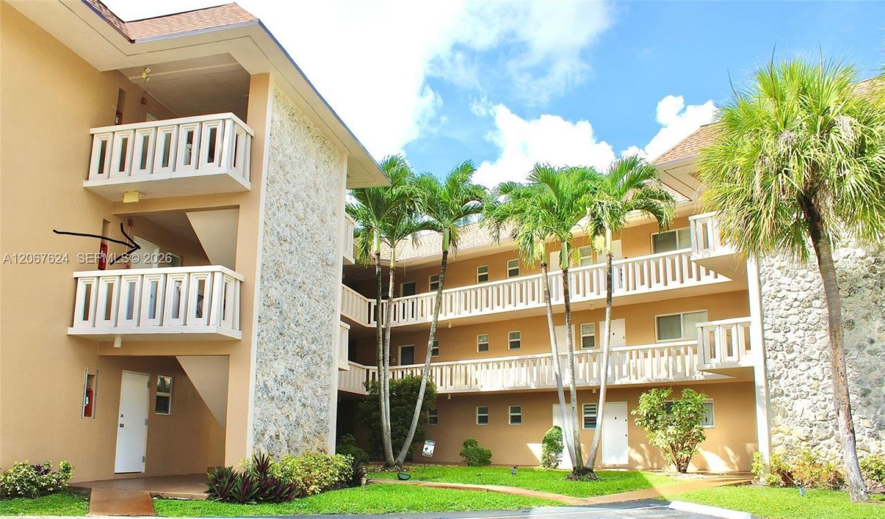 7440 Miami Lakes Dr, Unit F212, Miami Lakes, FL 33014 Photo