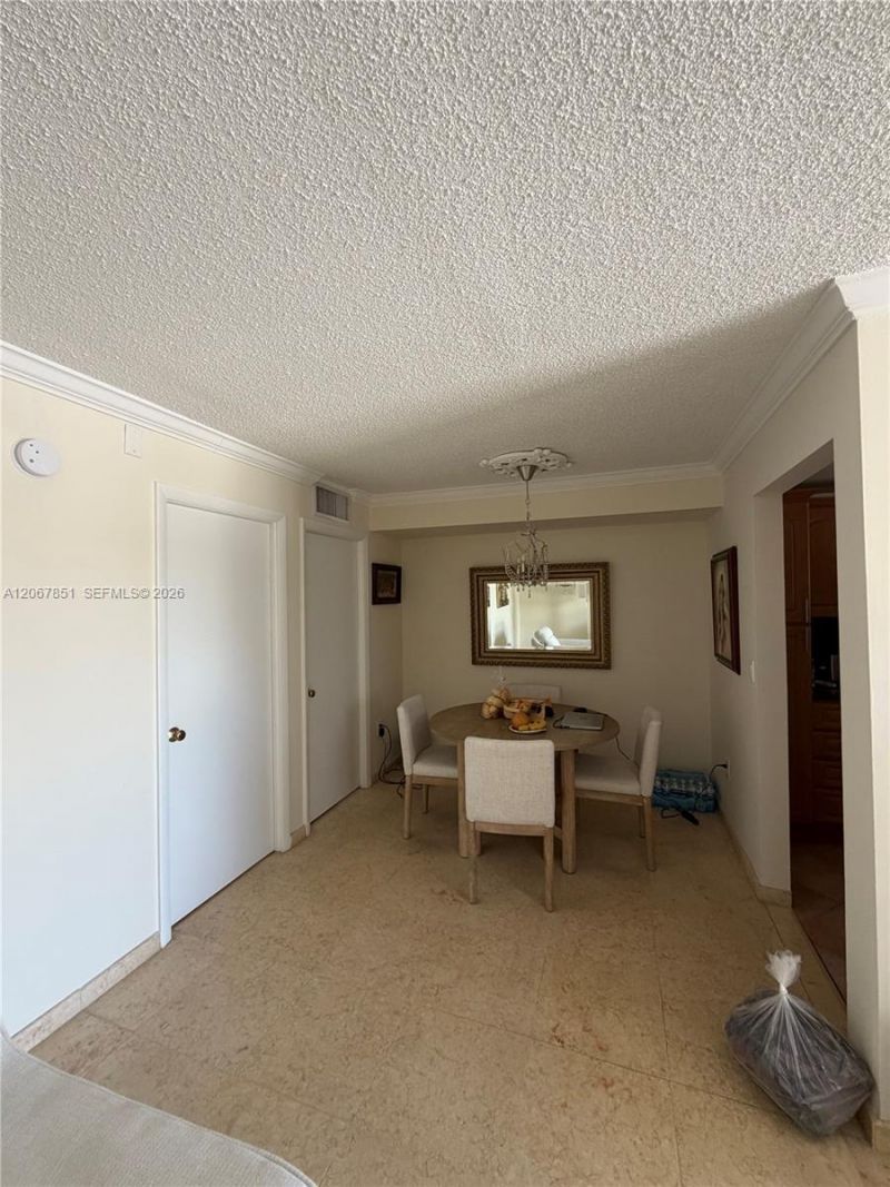 910 Michigan Ave, Unit 405, Miami Beach, FL 33139 Photo