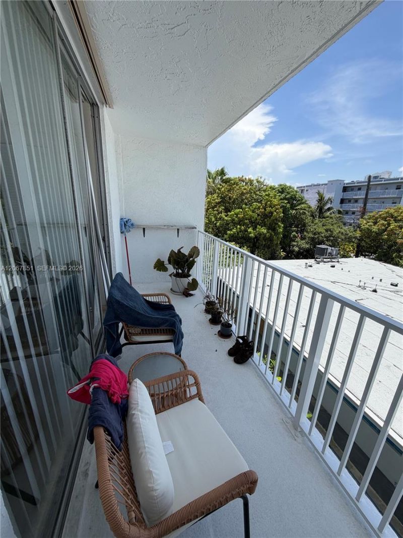 910 Michigan Ave, Unit 405, Miami Beach, FL 33139 Photo
