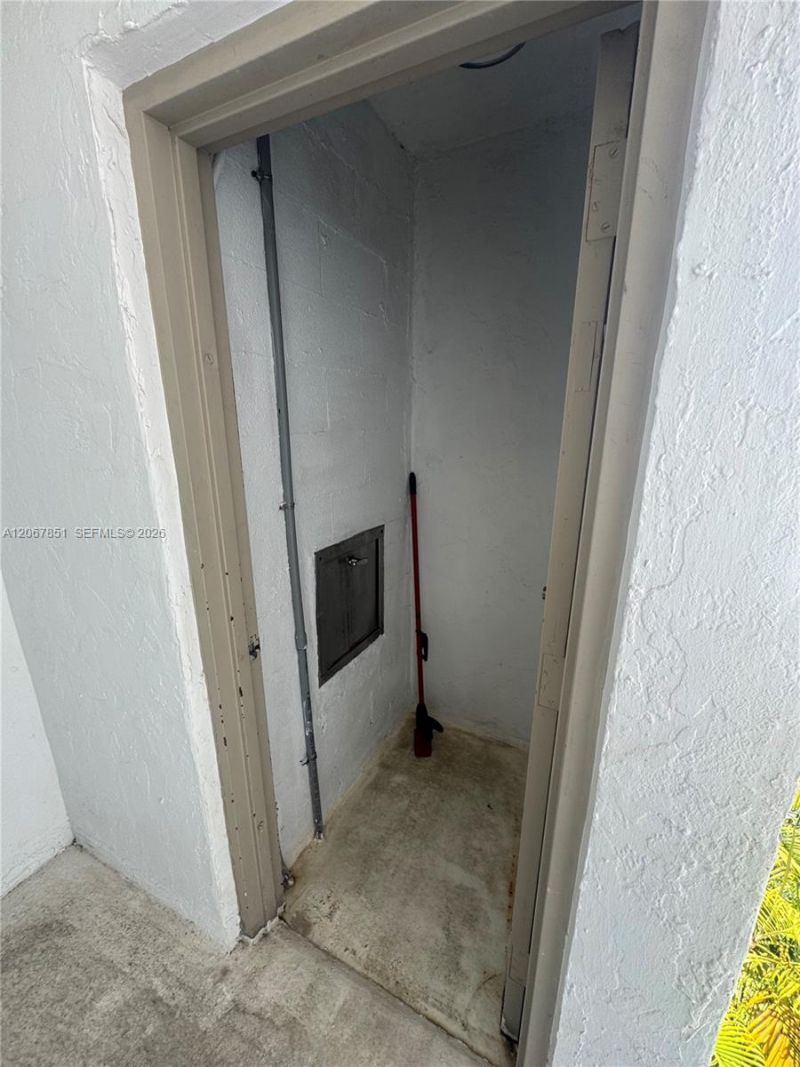 910 Michigan Ave, Unit 405, Miami Beach, FL 33139 Photo