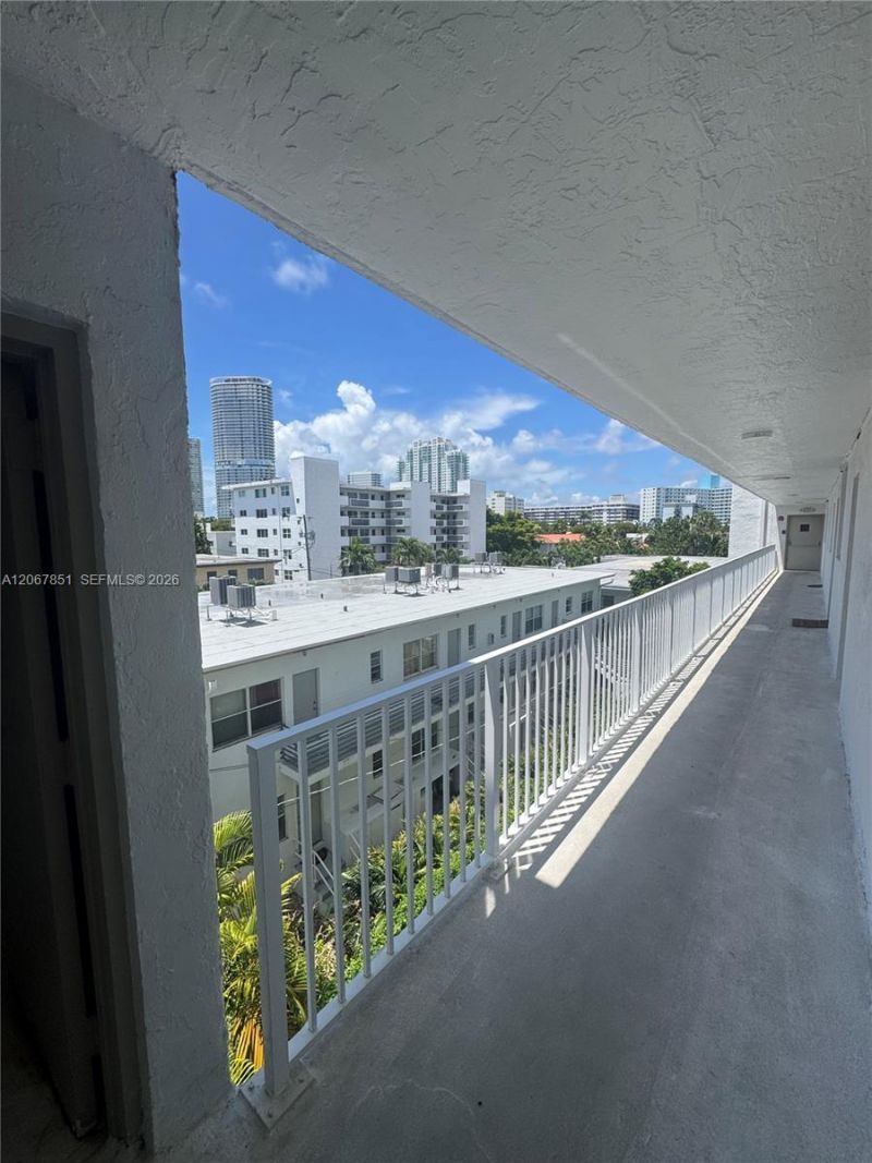 910 Michigan Ave, Unit 405, Miami Beach, FL 33139 Photo