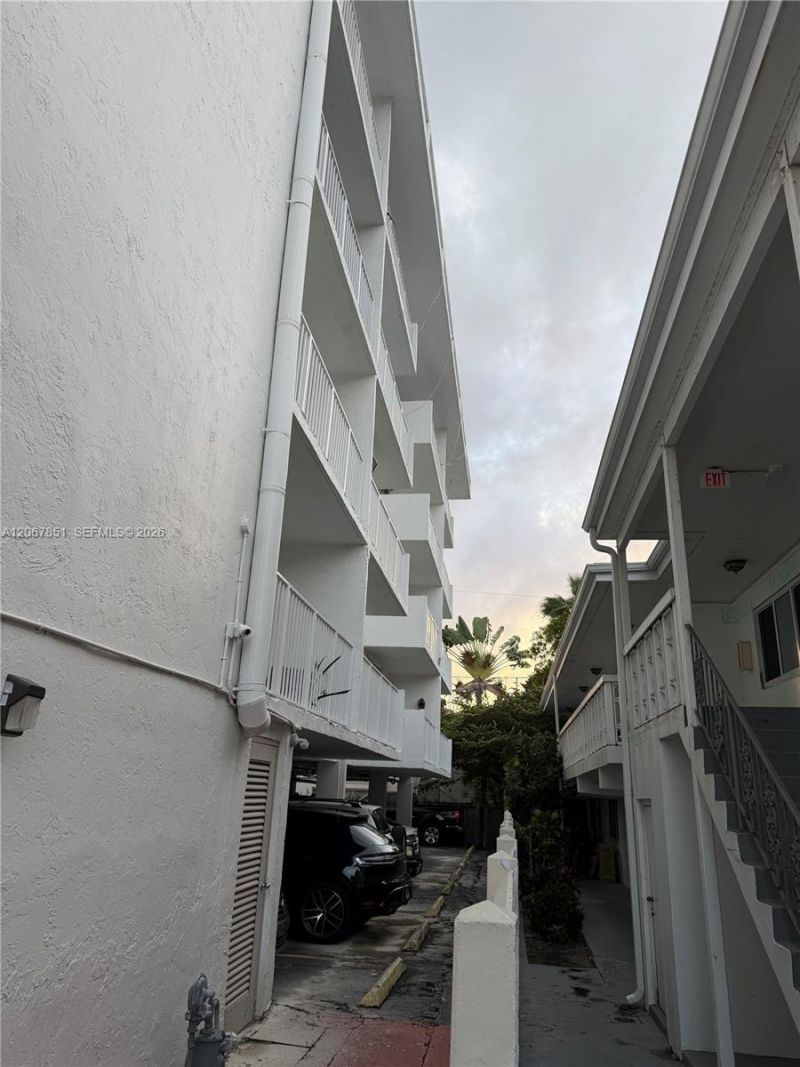 910 Michigan Ave, Unit 405, Miami Beach, FL 33139 Photo