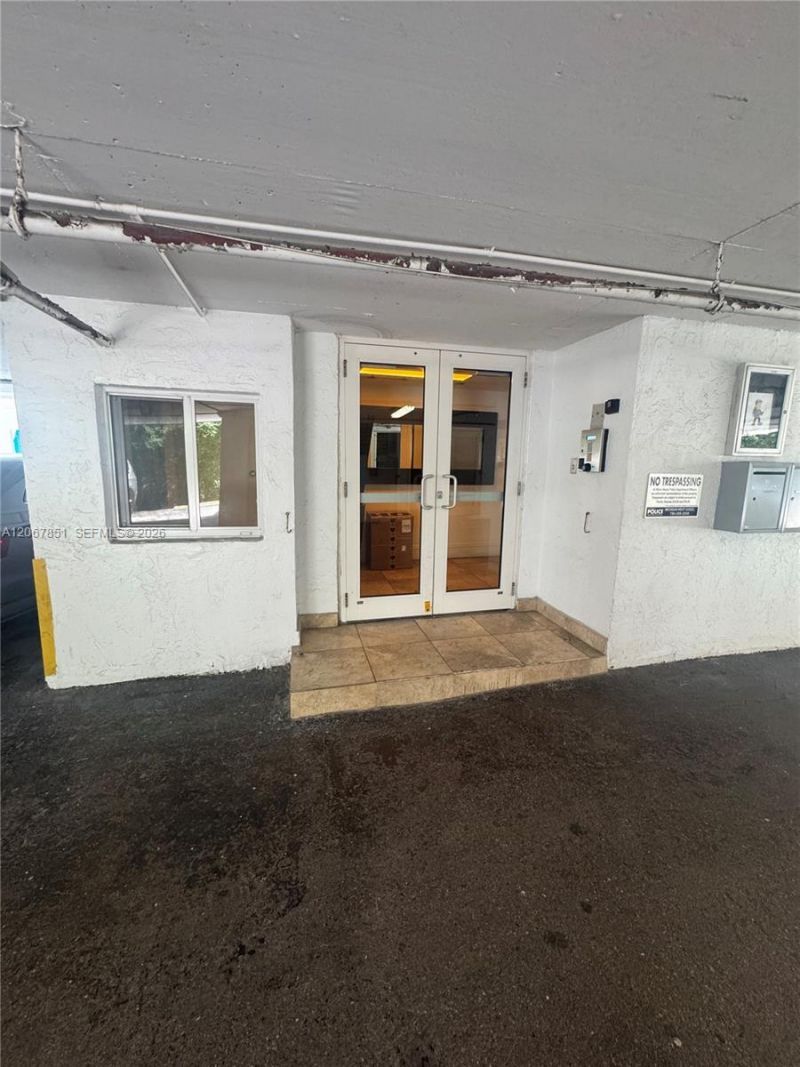 910 Michigan Ave, Unit 405, Miami Beach, FL 33139 Photo