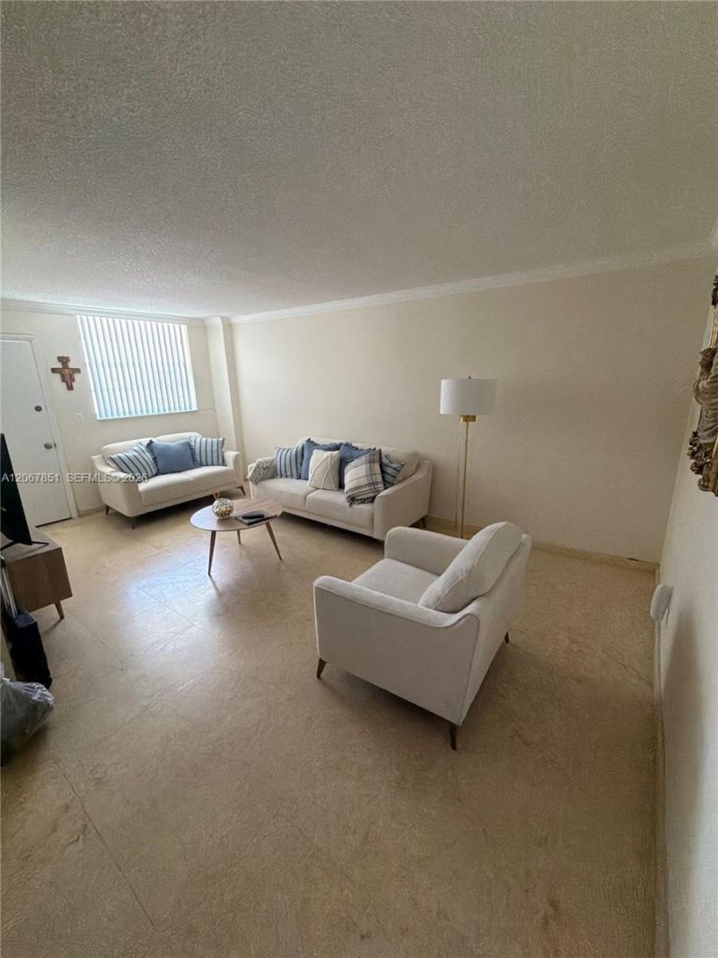 910 Michigan Ave, Unit 405, Miami Beach, FL 33139 Photo