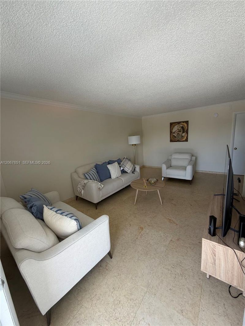 910 Michigan Ave, Unit 405, Miami Beach, FL 33139 Photo