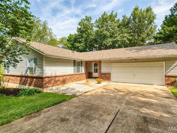 6131 Barrington Oaks Drive, Cedar Hill, MO 63016
