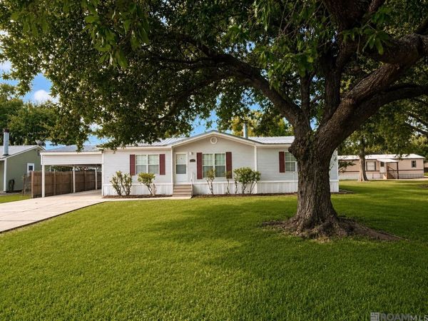 8664 Lebeau St, Livonia, LA 70755