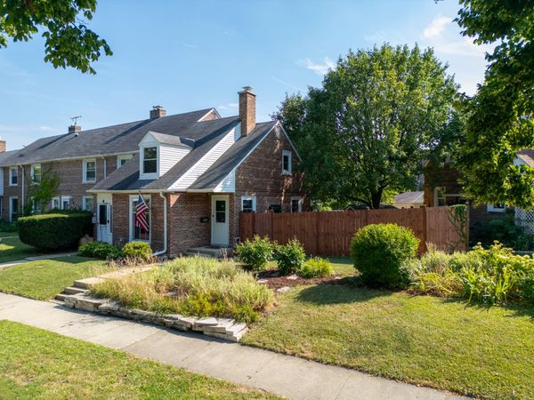 1425 Willow Avenue , Des Plaines, IL 60016