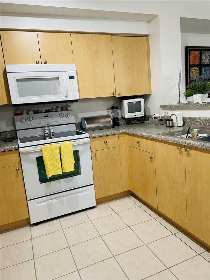 8020 N Nob Hill Road, Unit 206, Tamarac, FL 33321 Photo