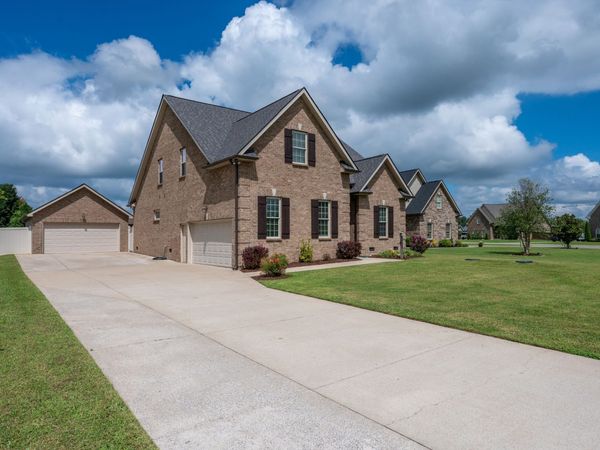 1222 Matheus Dr , Murfreesboro, TN 37128
