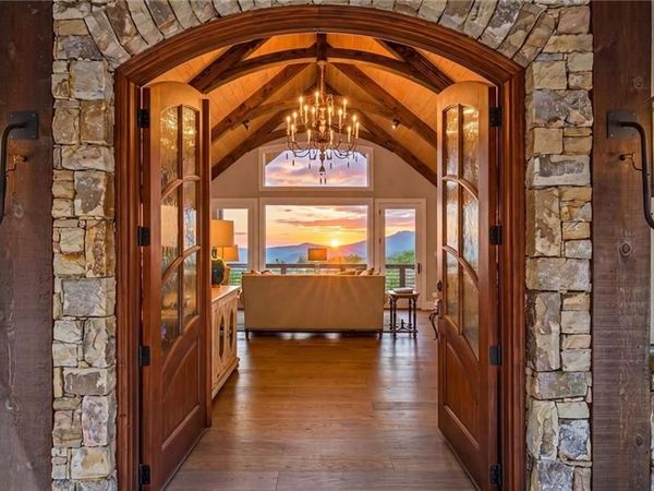 777 Green Hill Road , Blowing Rock, NC 28605
