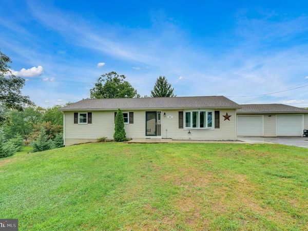 61 ARMORY DRIVE, CHAMBERSBURG, PA 17201