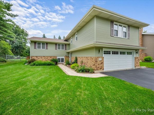 640 Ash Street , Algonquin, IL 60102